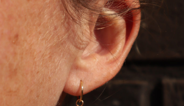 Créole or porcelaine mini créole créole 8mm créole avec pendant créole légère boucle oreille créole vue de face