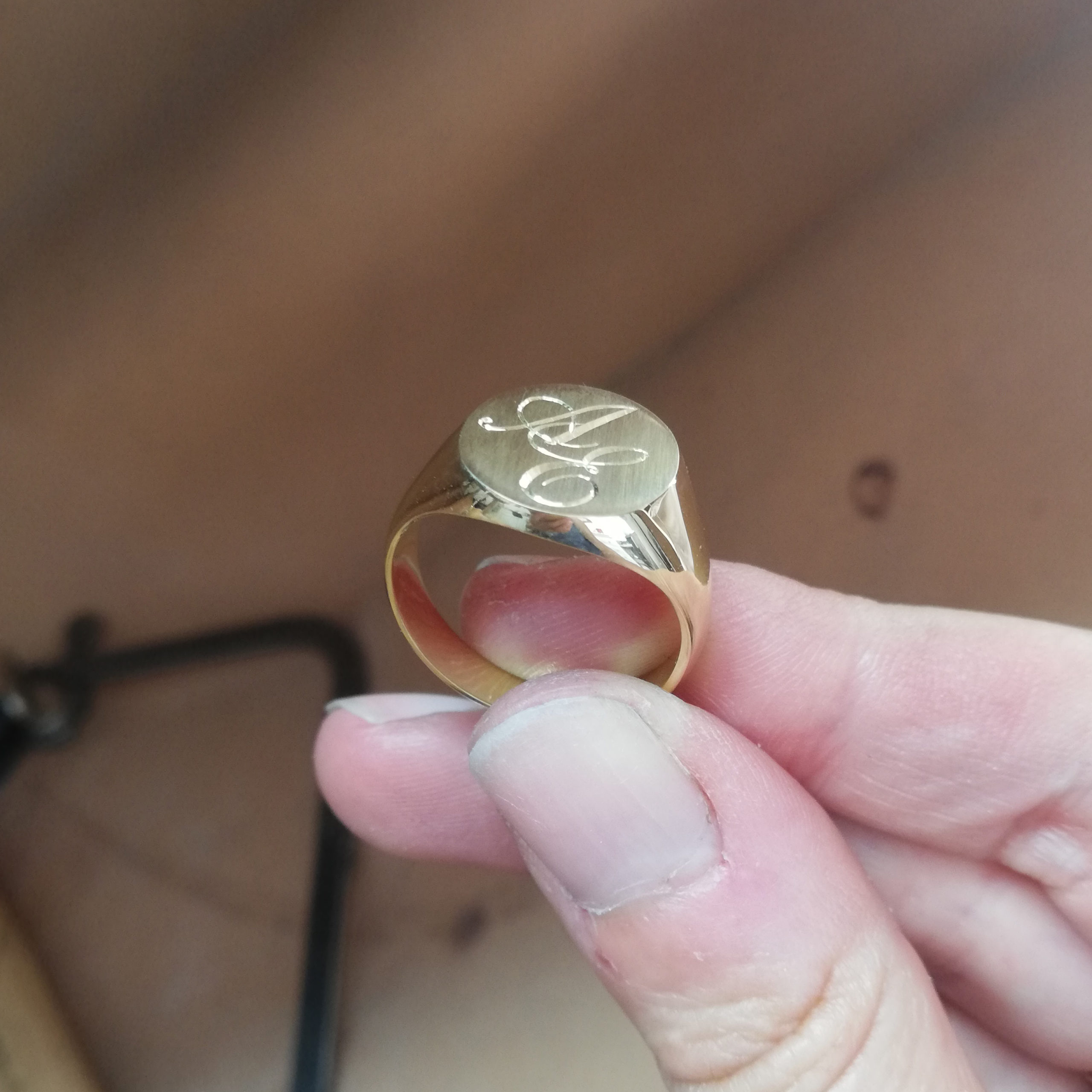 Chevalière or lille chevalière sur mesure chevalière pas chère création sur mesure lille chevalière or initiales chevalière gravure main