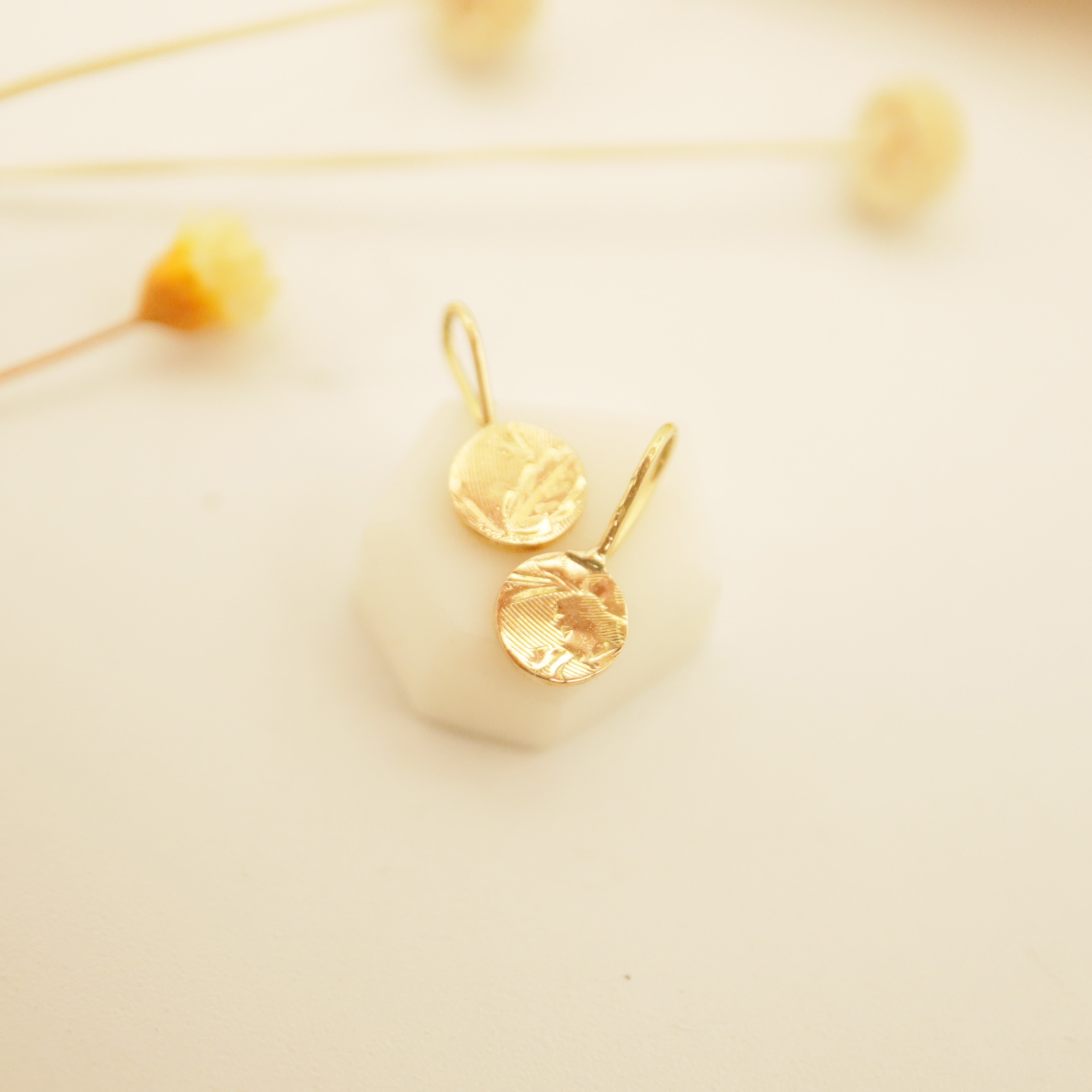 médaille gonzaline or mini médaille upcyclée médaille or ciselure médaille pièce unique médaille ancienne or