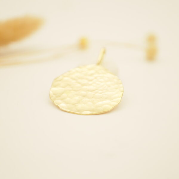médaille martelée or bijou brut femme bijou brut homme médaille martelée sur-mesure bijou or lille médaille or lille médaille sur-mesure lille transformation bijou médaille