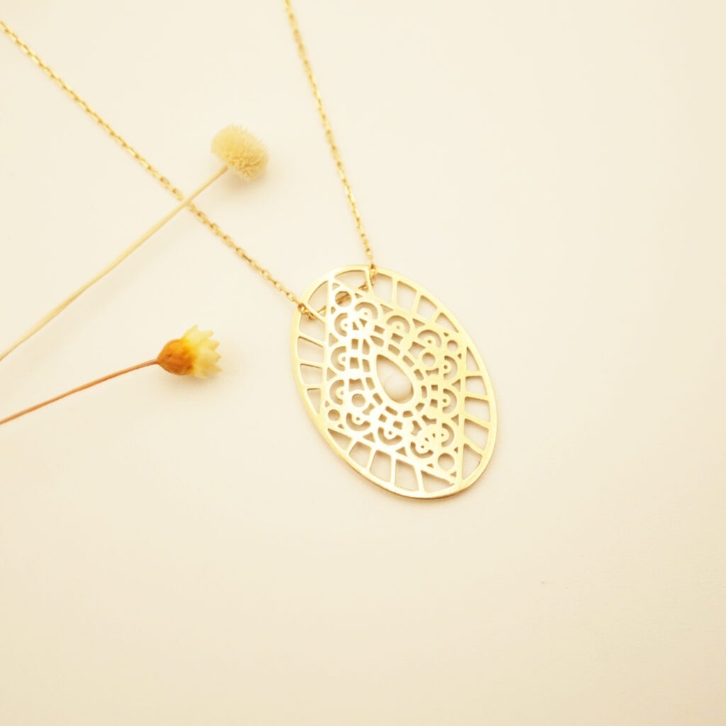 pendentif dentelle or pendentif or découpé pendentif moucharabieh or pendentif ovale or