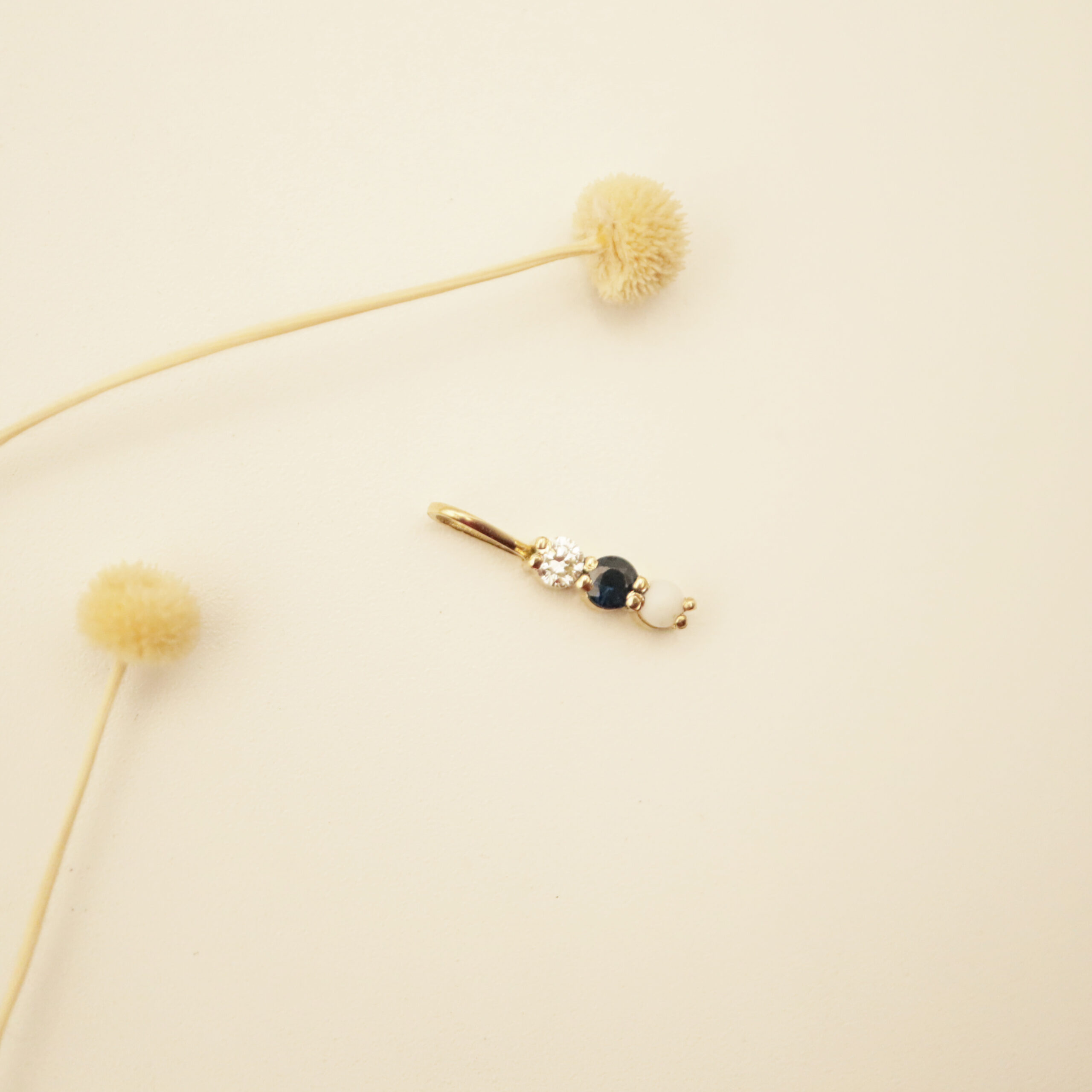 pendentif or baguette pendentif saphir diamant pendentif noces porcelaine pendentif créatrice porcelaine pendentif diamant saphir