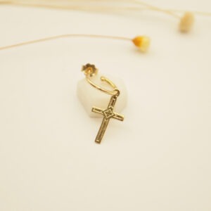 petite créole et sa croix ancienne réeditée en or 18 carats